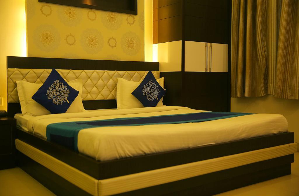 Hotel Rivera Palace Waranasi Zewnętrze zdjęcie