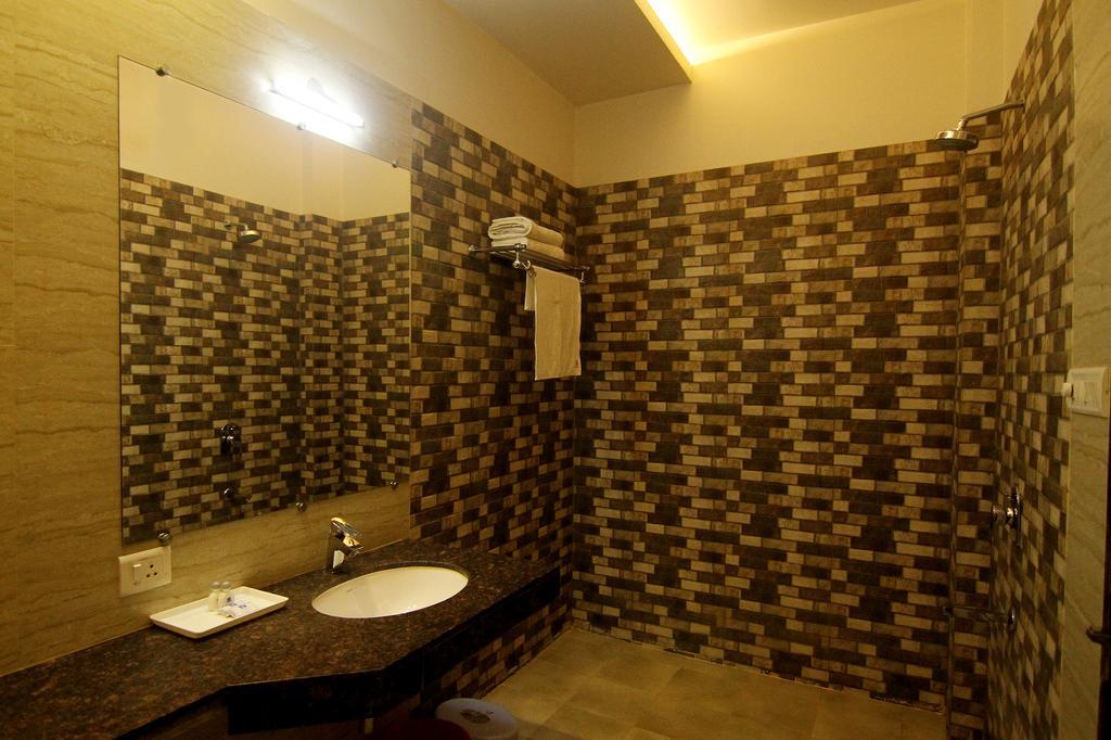 Hotel Rivera Palace Waranasi Zewnętrze zdjęcie